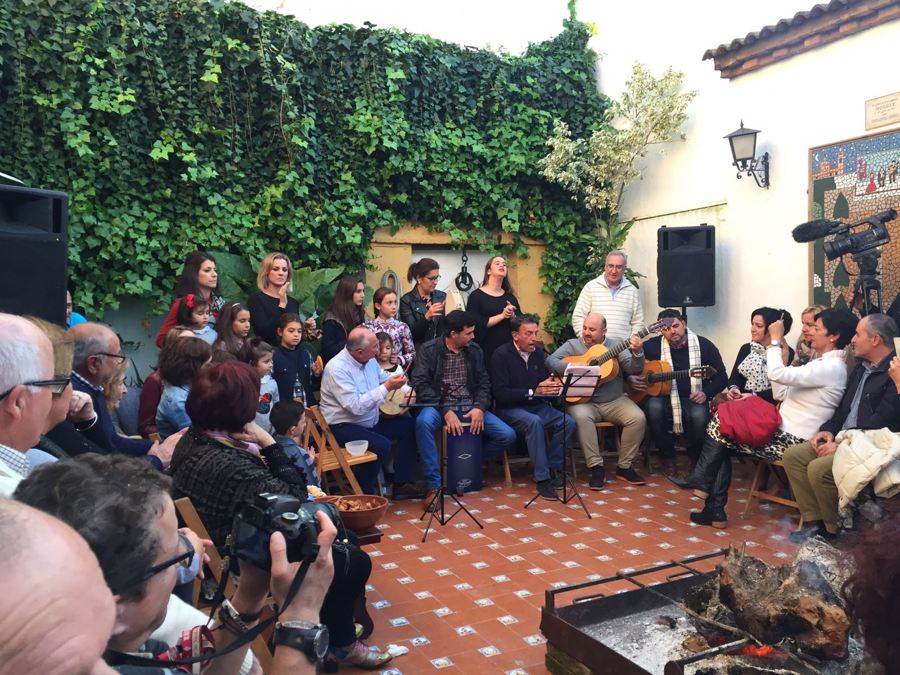GRAN AMBIENTE NAVIDEÑO EN LA ZAMBOMBA FLAMENCA DE LA PEÑA