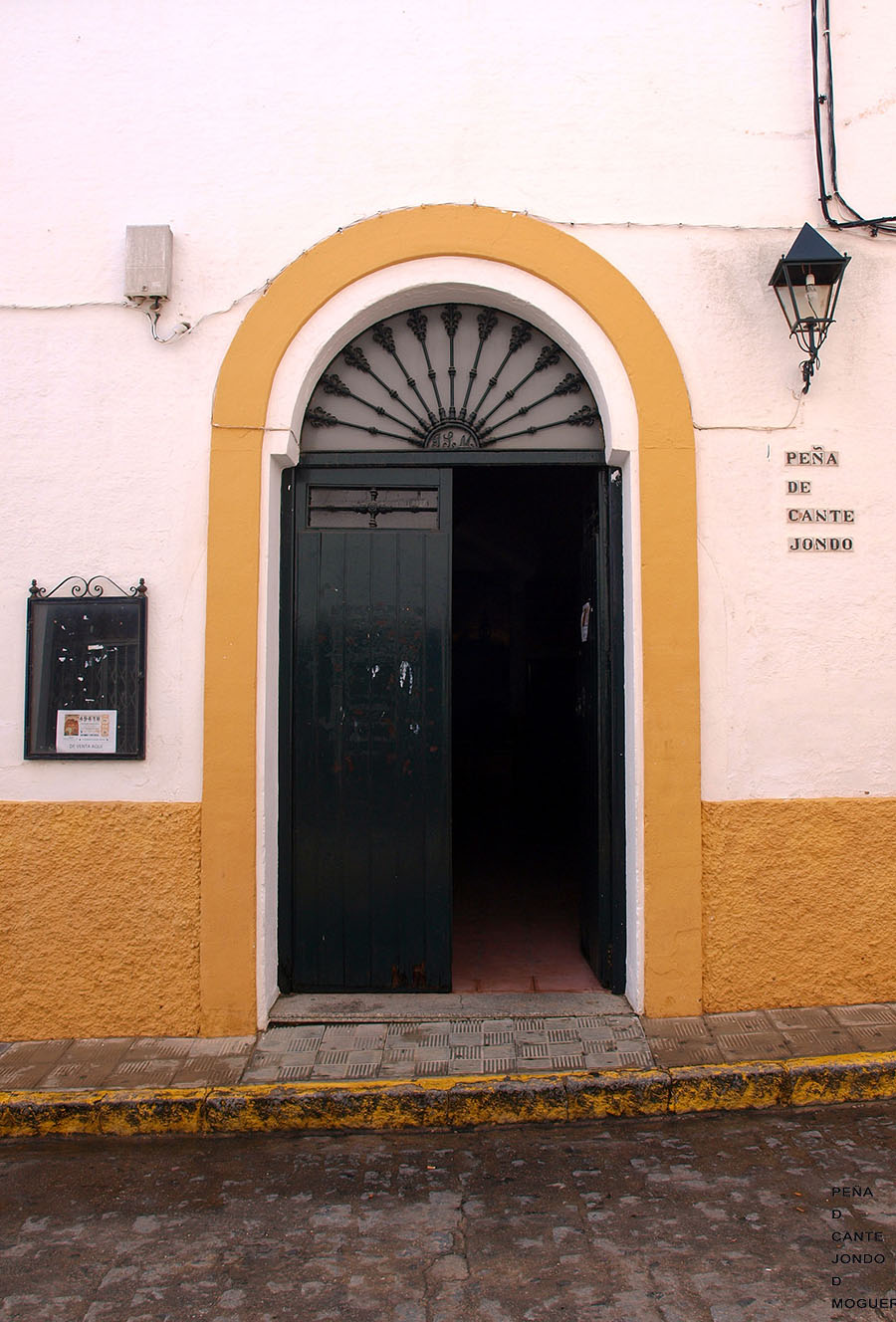 Portada de local peña
